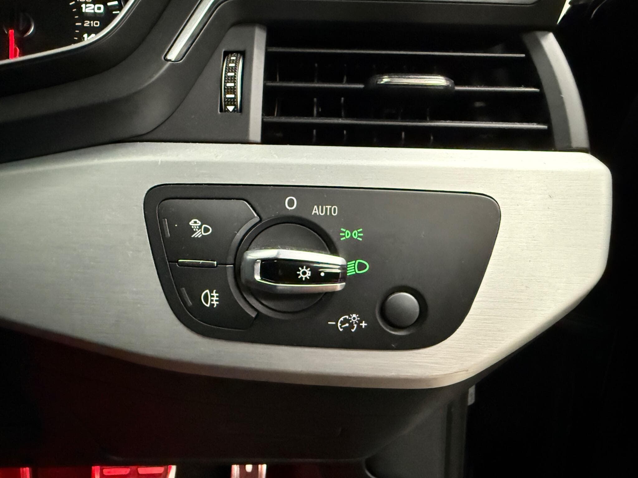 2017 Audi A4 - Image 19