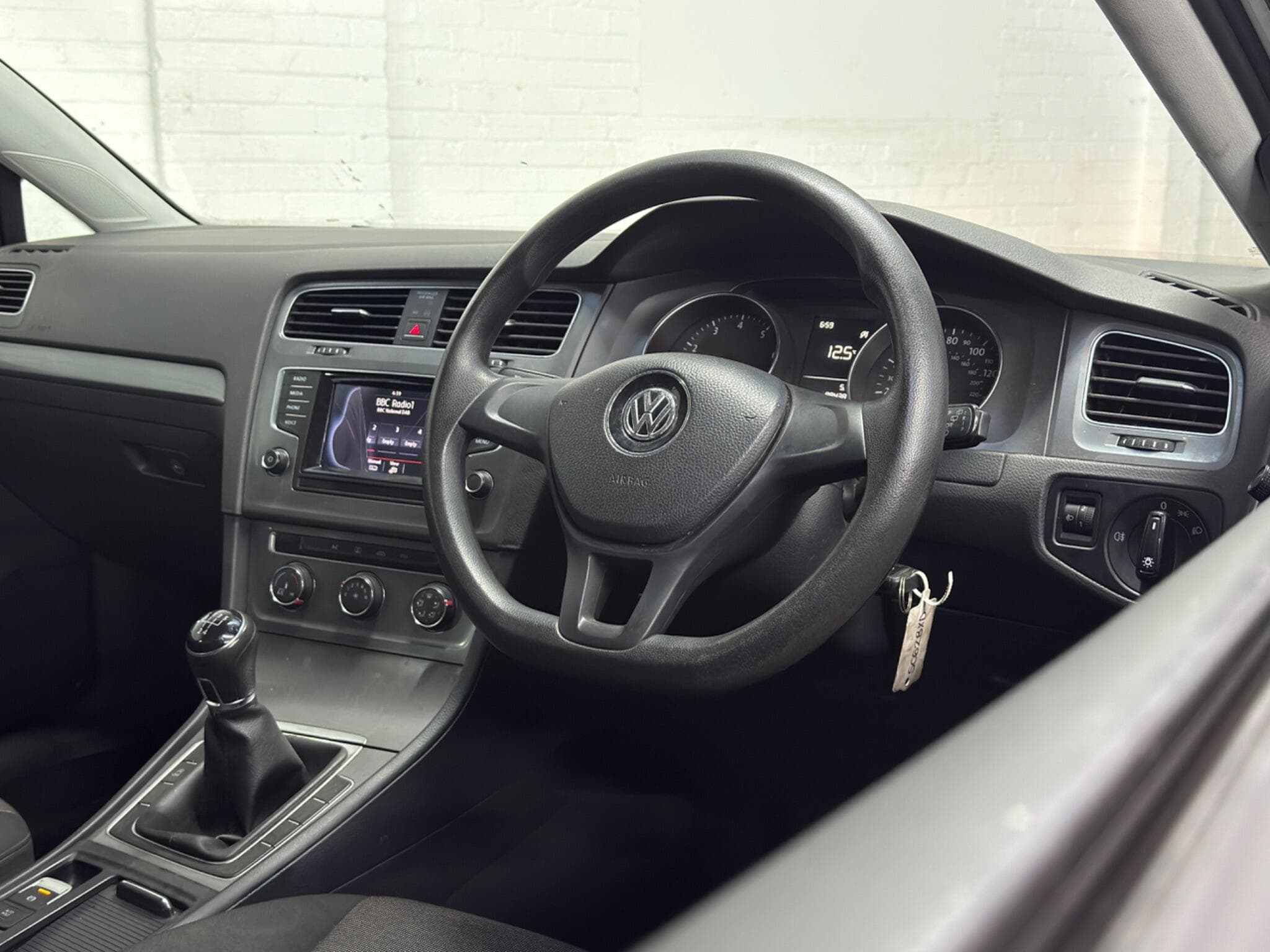 2013 Volkswagen Golf - Image 25
