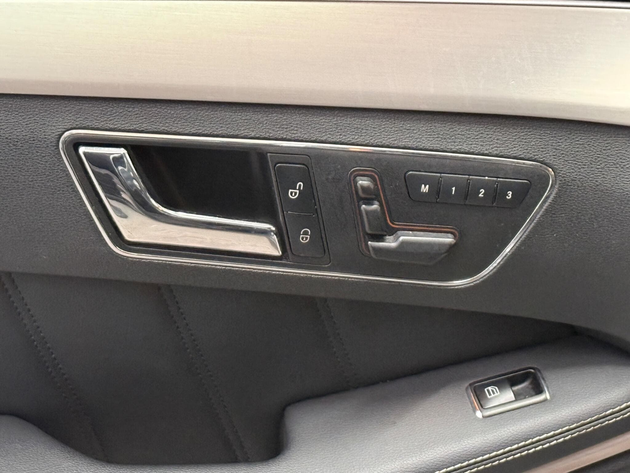 2010 Mercedes-Benz E Class - Image 30
