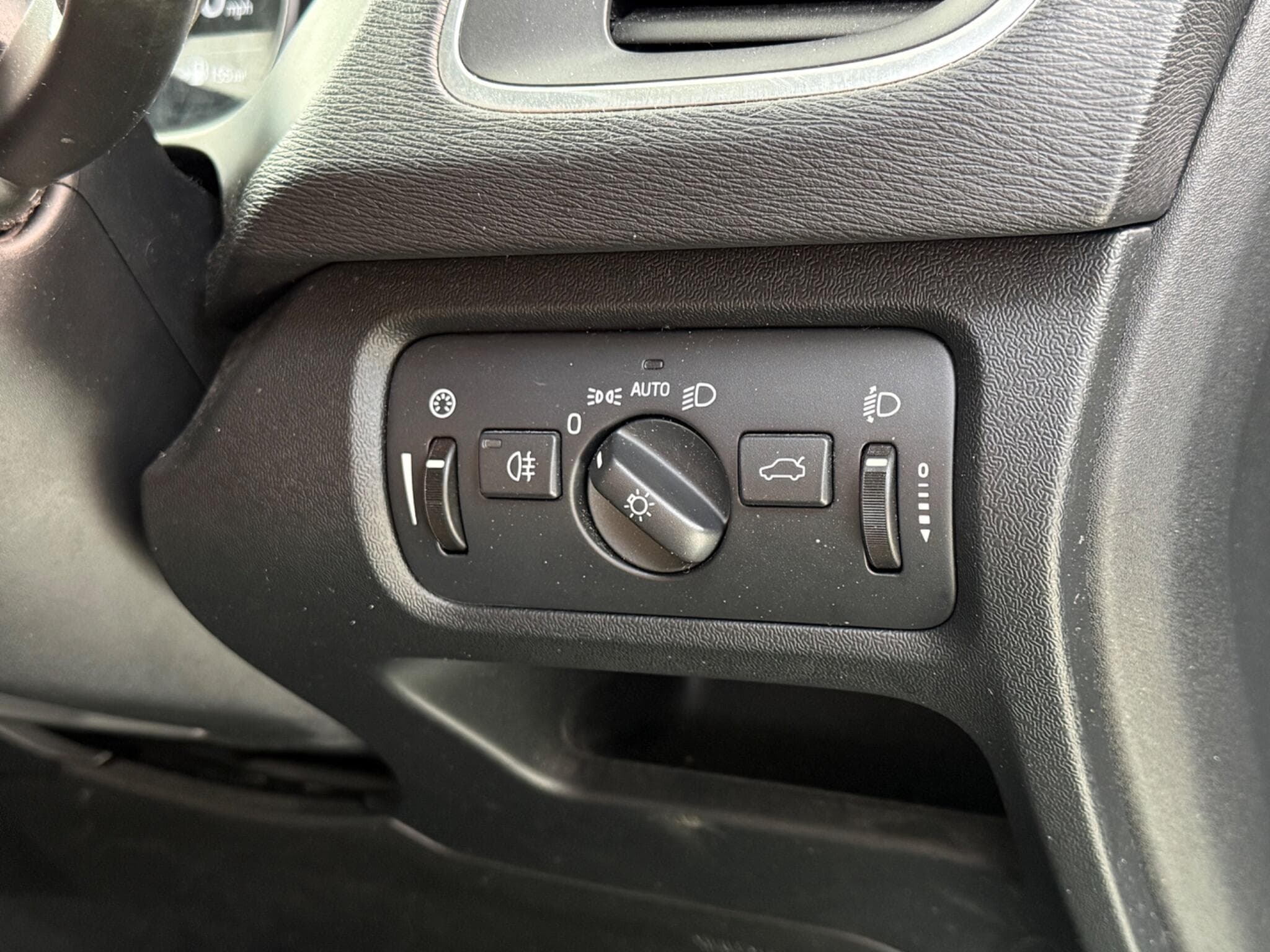 2015 Volvo V40 - Image 15