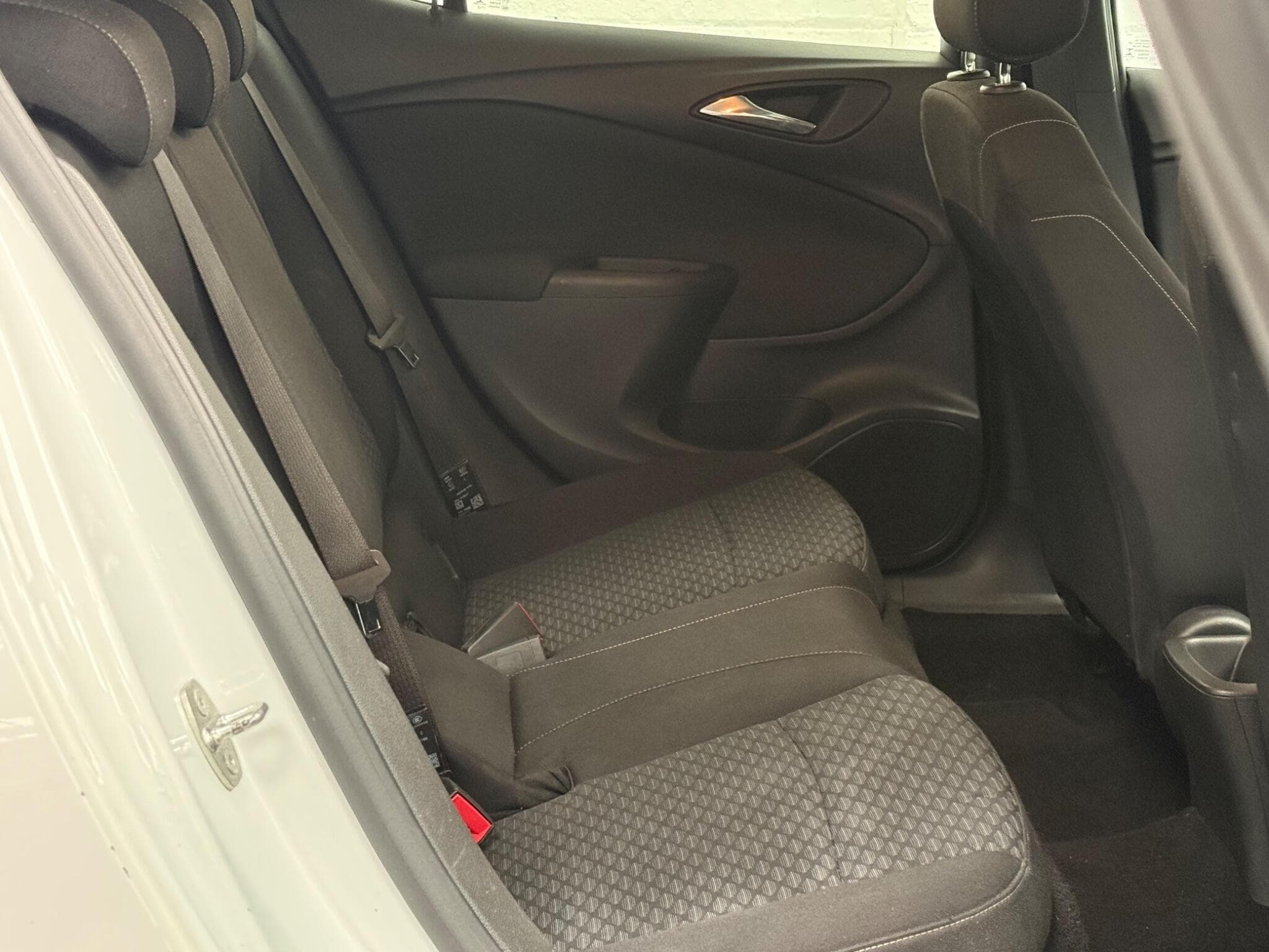 2016 Vauxhall Astra - Image 29