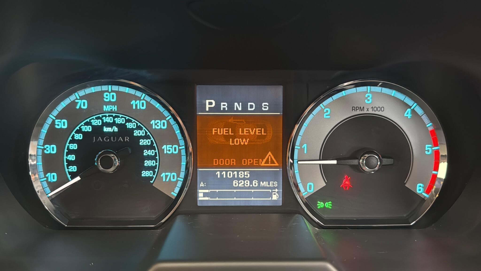 2011 Jaguar XF - Image 19