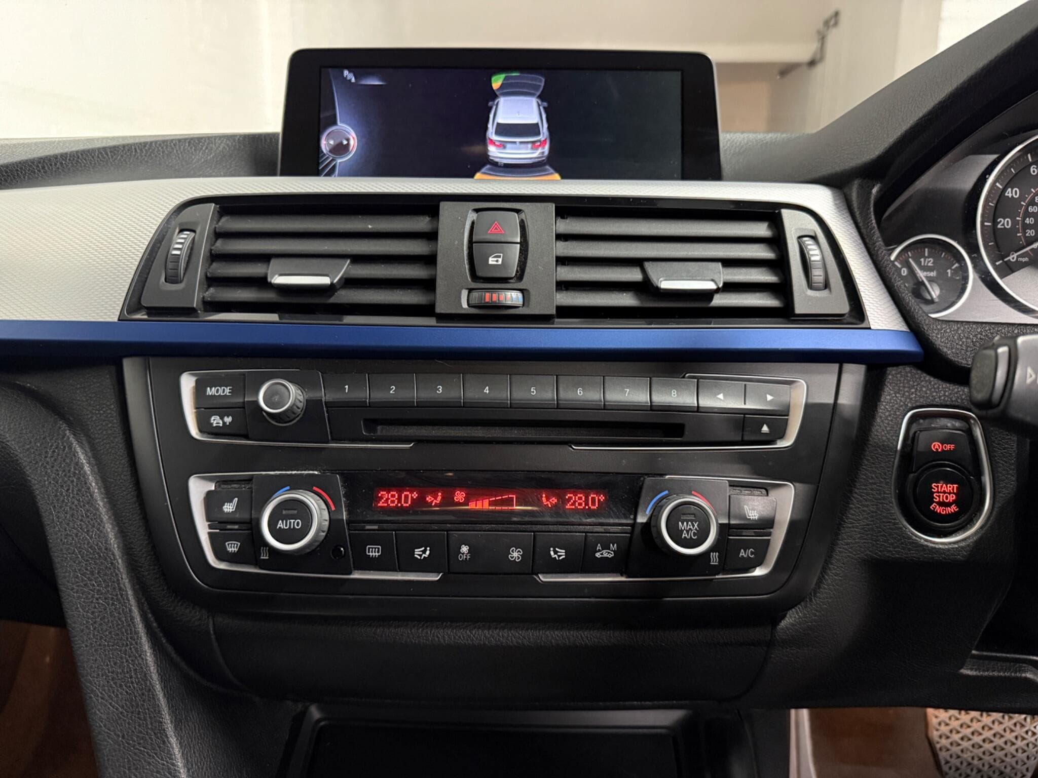 2014 BMW 3 Series - Image 24