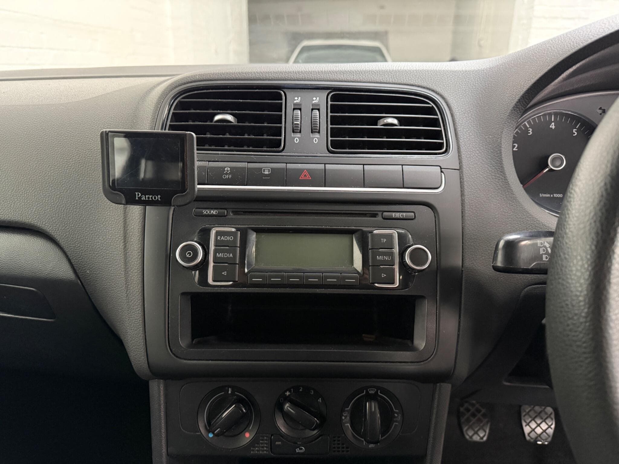 2010 Volkswagen Polo - Image 11