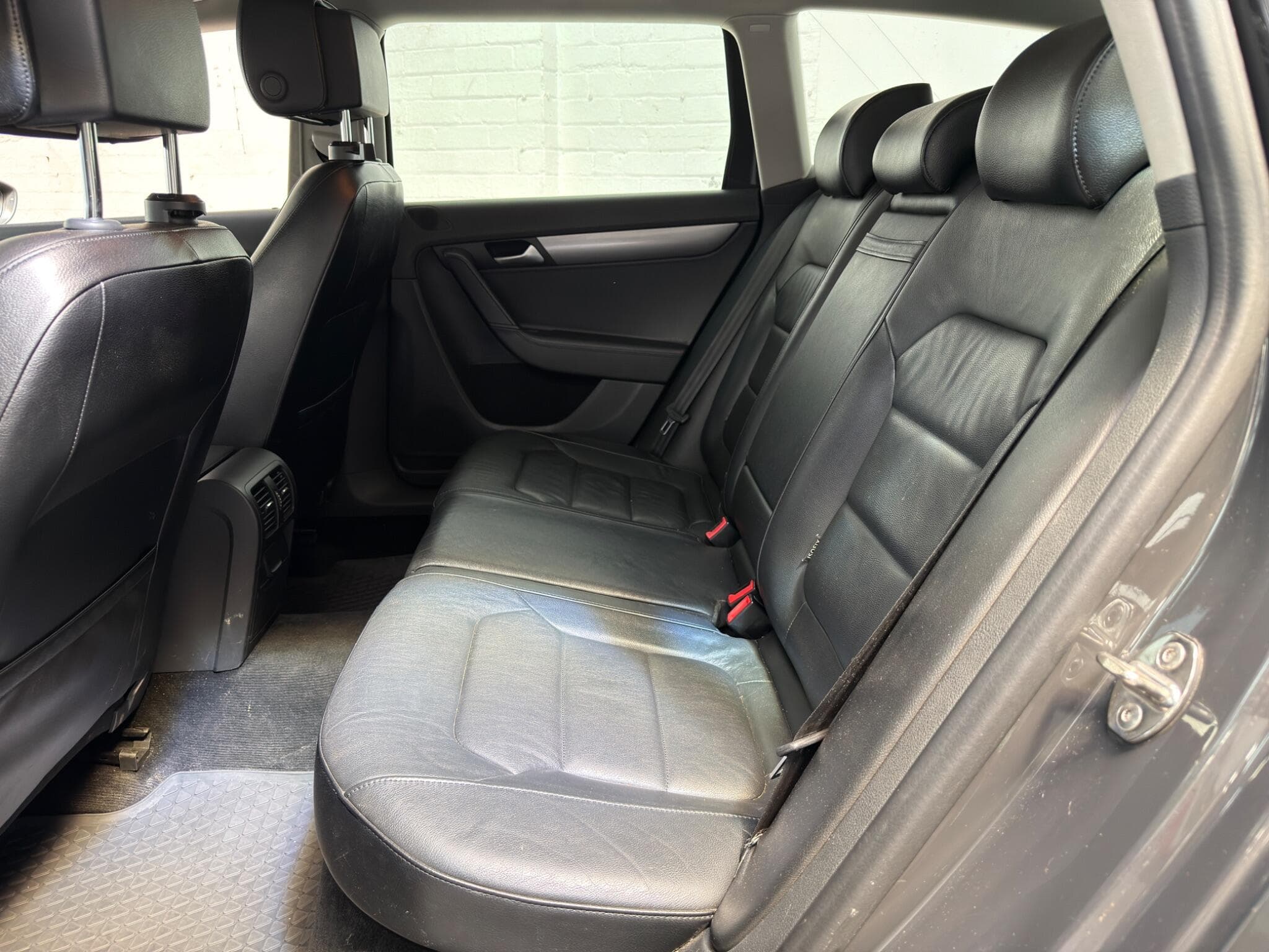 2014 Volkswagen Passat - Image 14