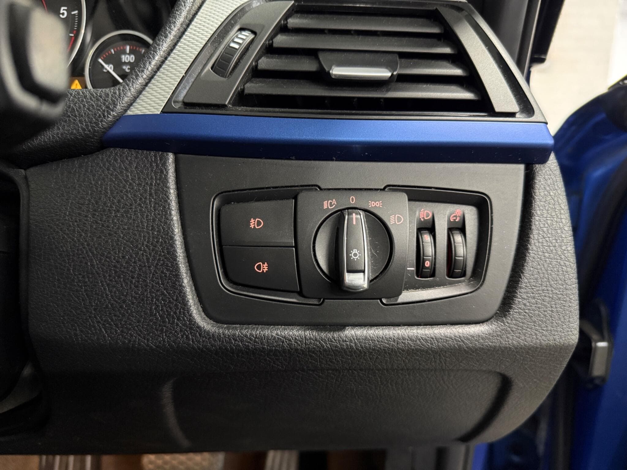 2014 BMW 3 Series - Image 15