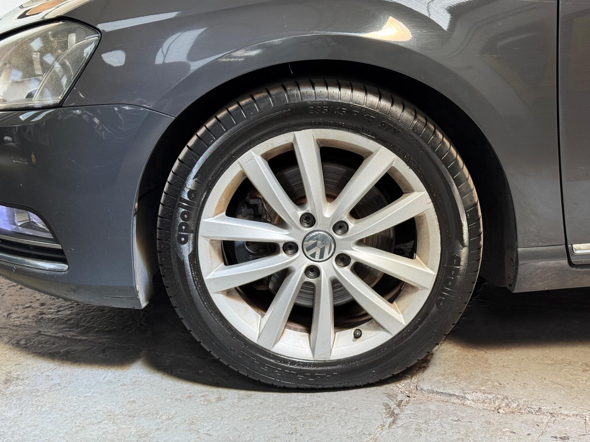 2014 Volkswagen Passat - Image 15