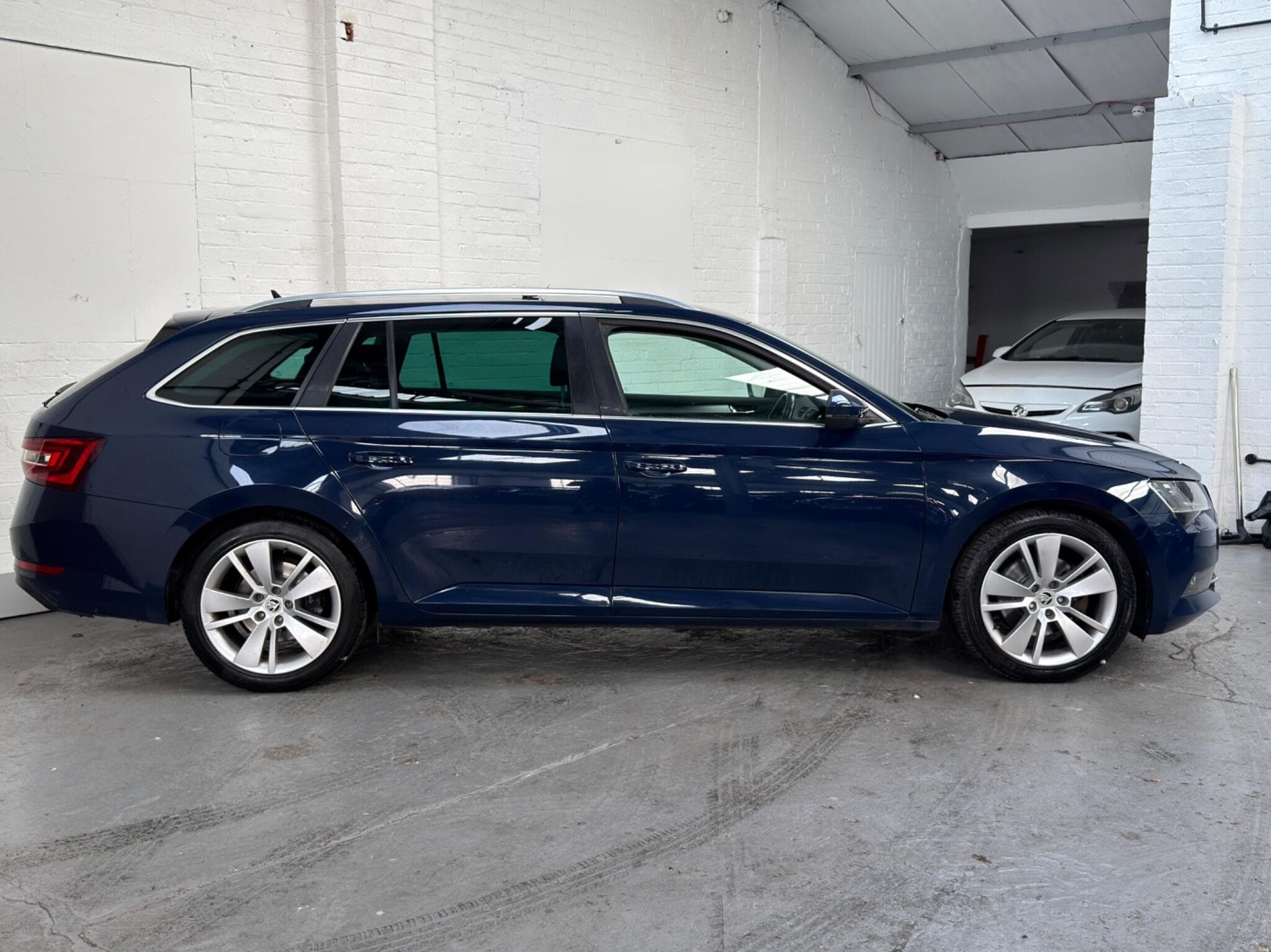 2016 Skoda Superb - Image 9