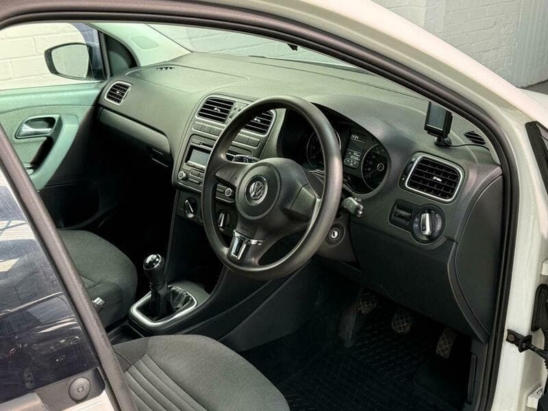 2014 Volkswagen Polo - Image 29