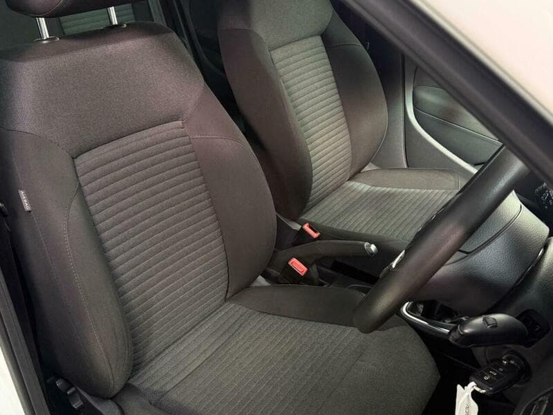 2014 Volkswagen Polo - Image 13