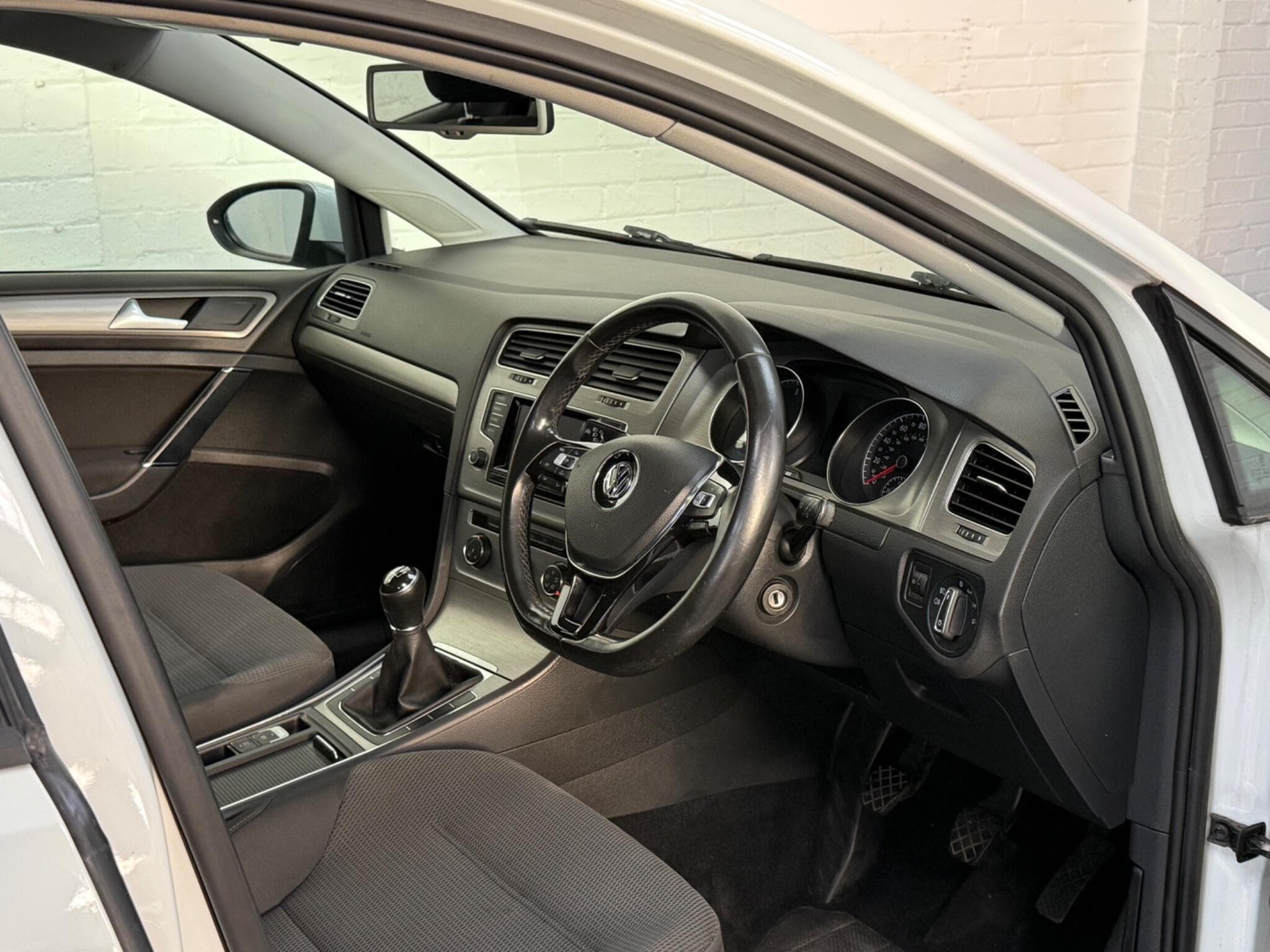 2014 Volkswagen Golf - Image 12