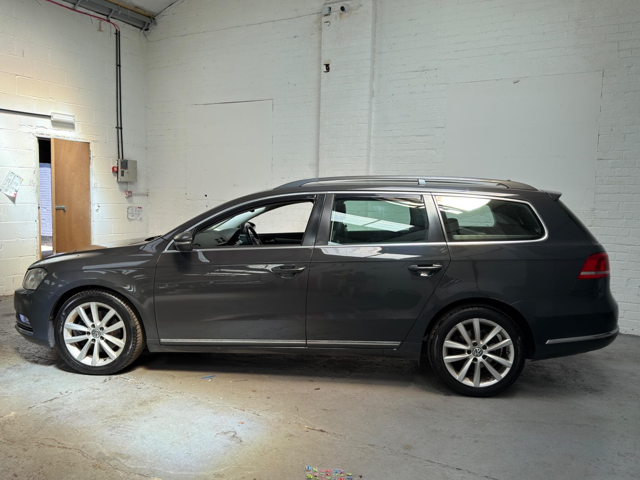 2014 Volkswagen Passat - Image 8