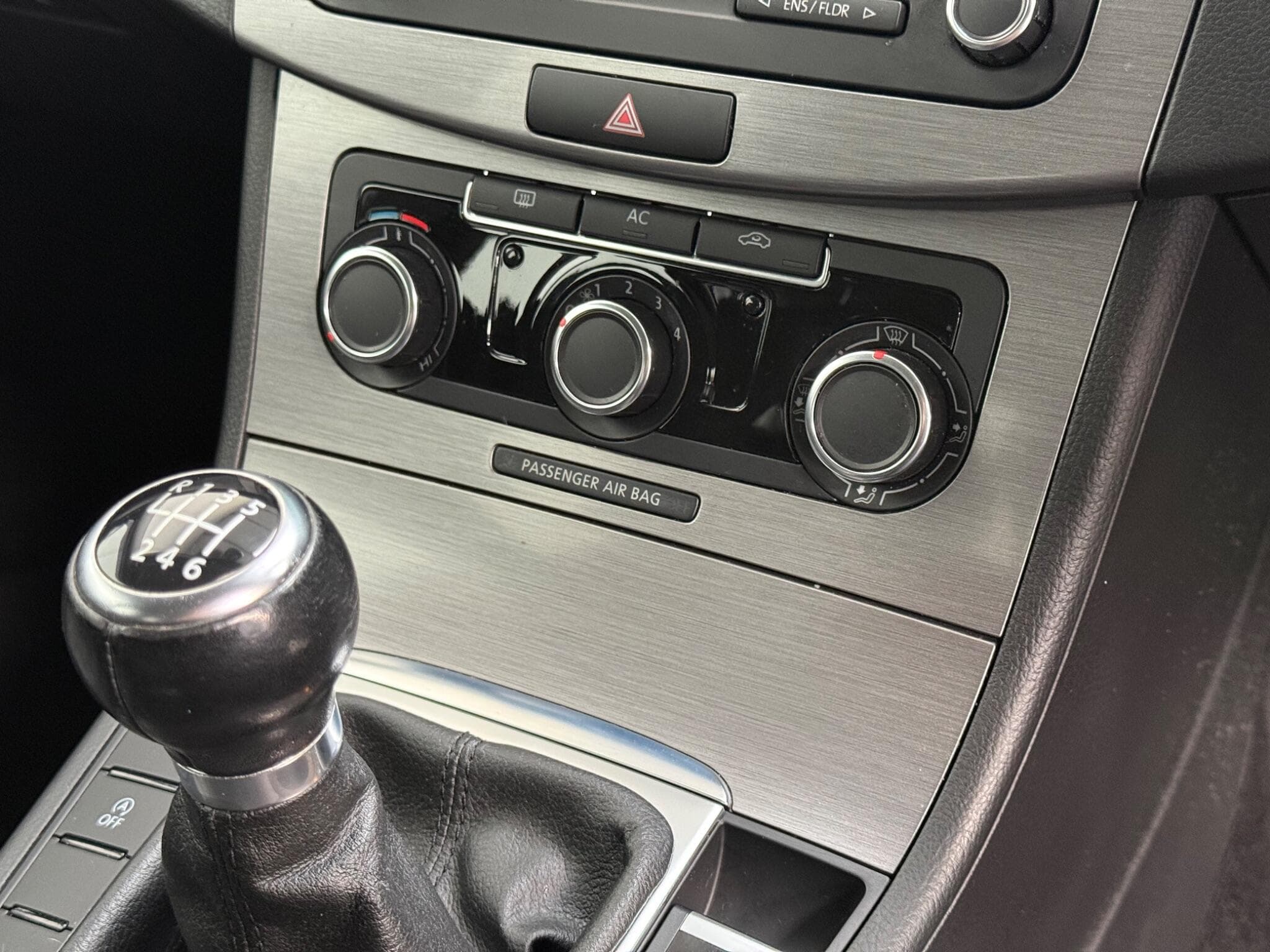 2012 Volkswagen Passat - Image 26