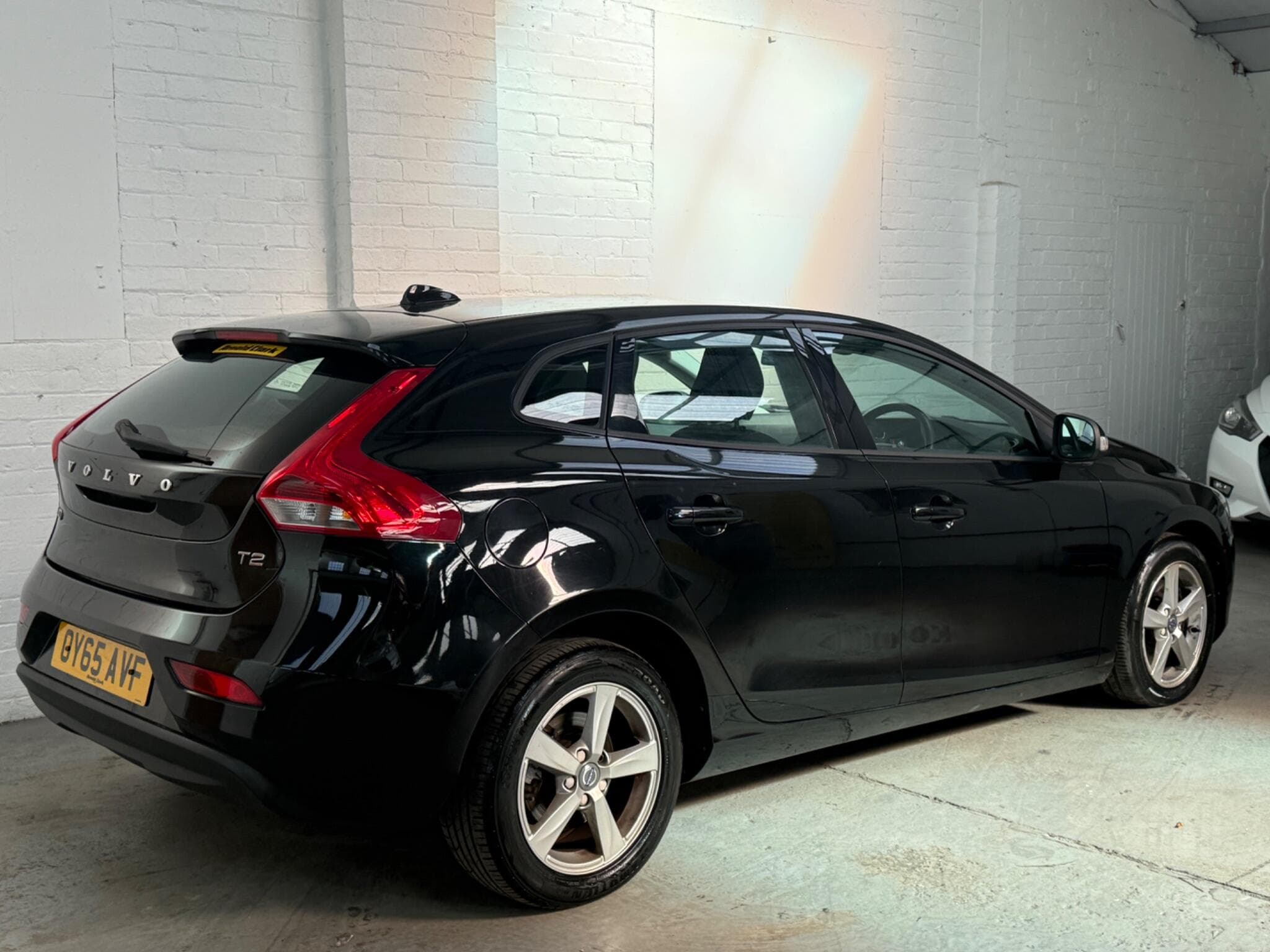 2015 Volvo V40 - Image 9
