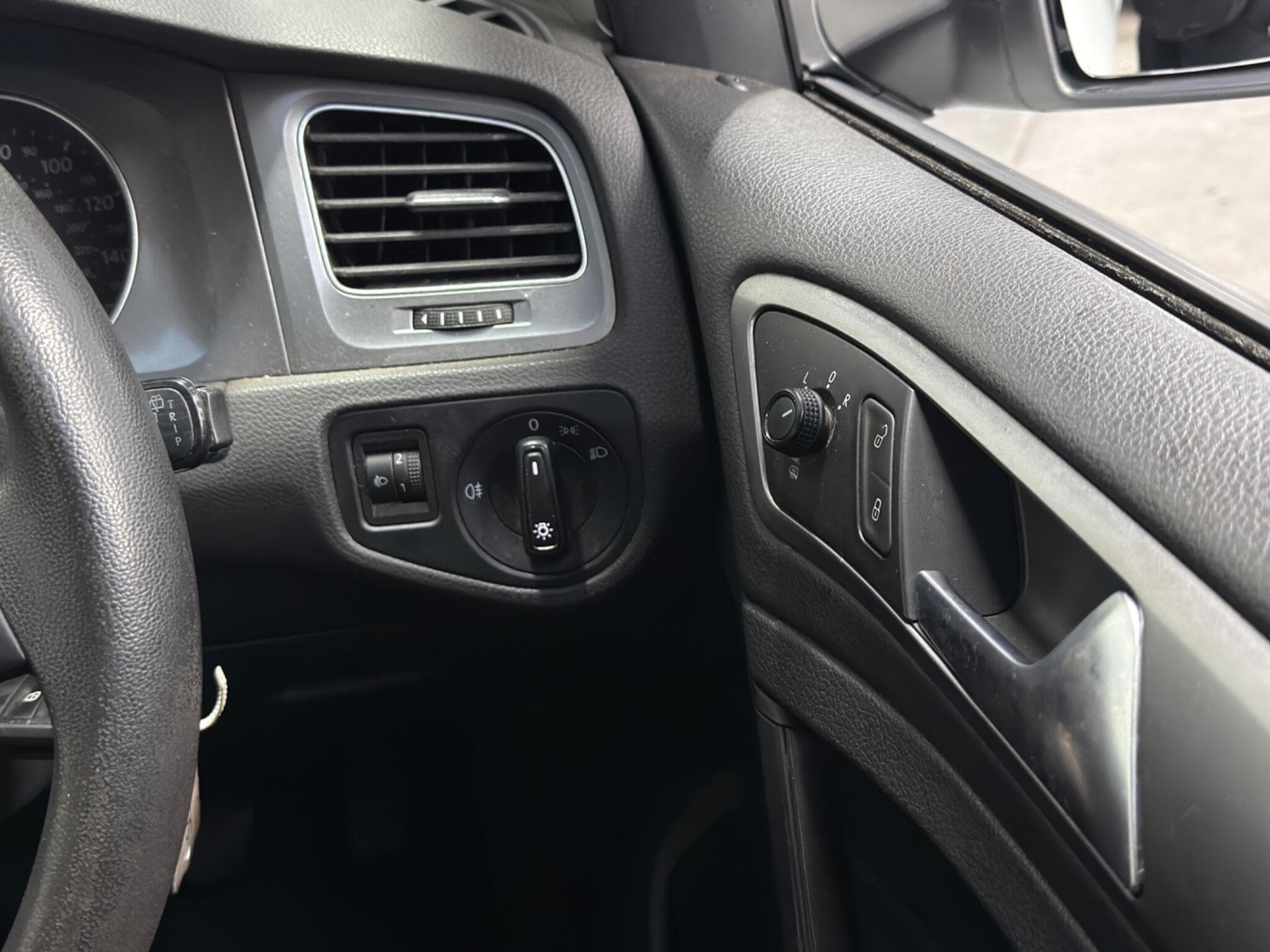 2013 Volkswagen Golf - Image 15