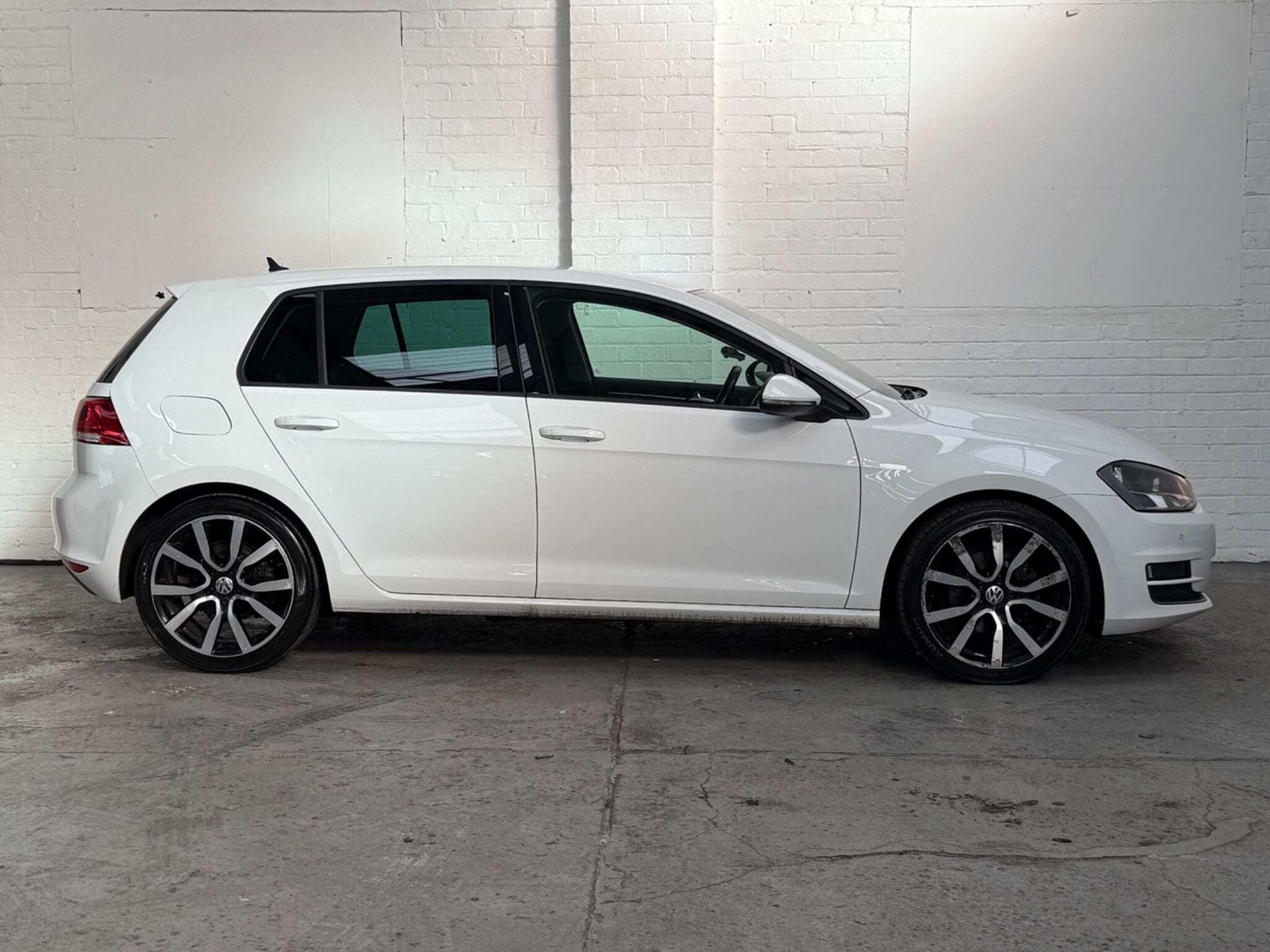 2014 Volkswagen Golf - Image 9