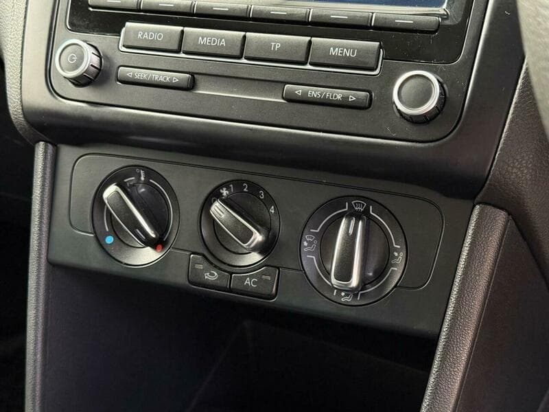 2014 Volkswagen Polo - Image 17