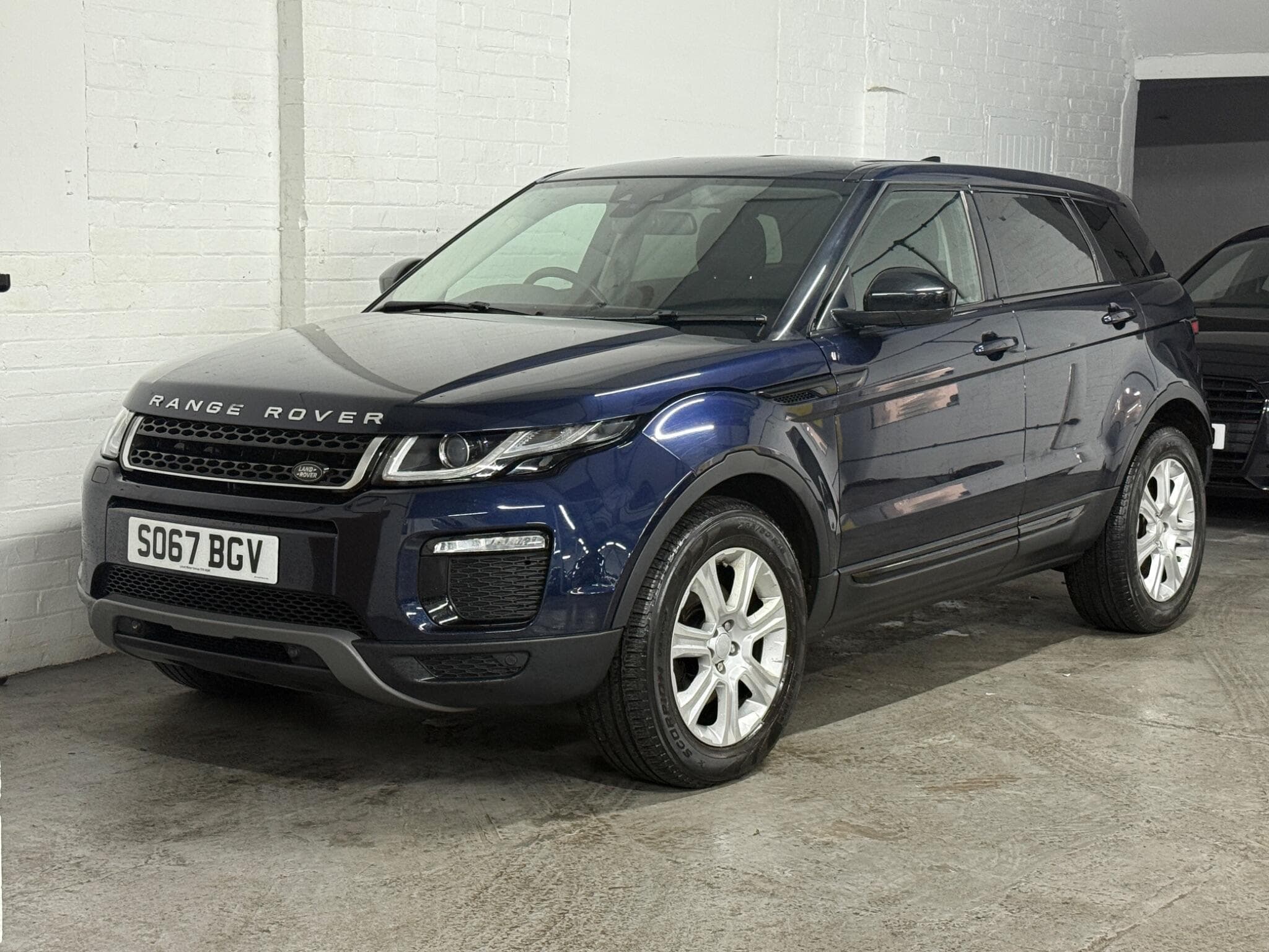 2017 Land Rover Range Rover Evoque - Image 4