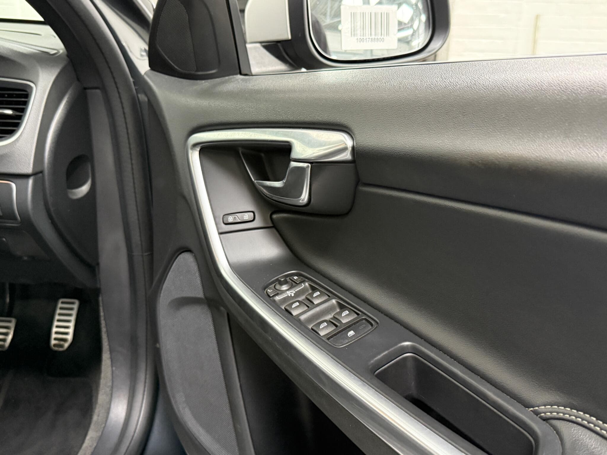 2016 Volvo V60 - Image 24