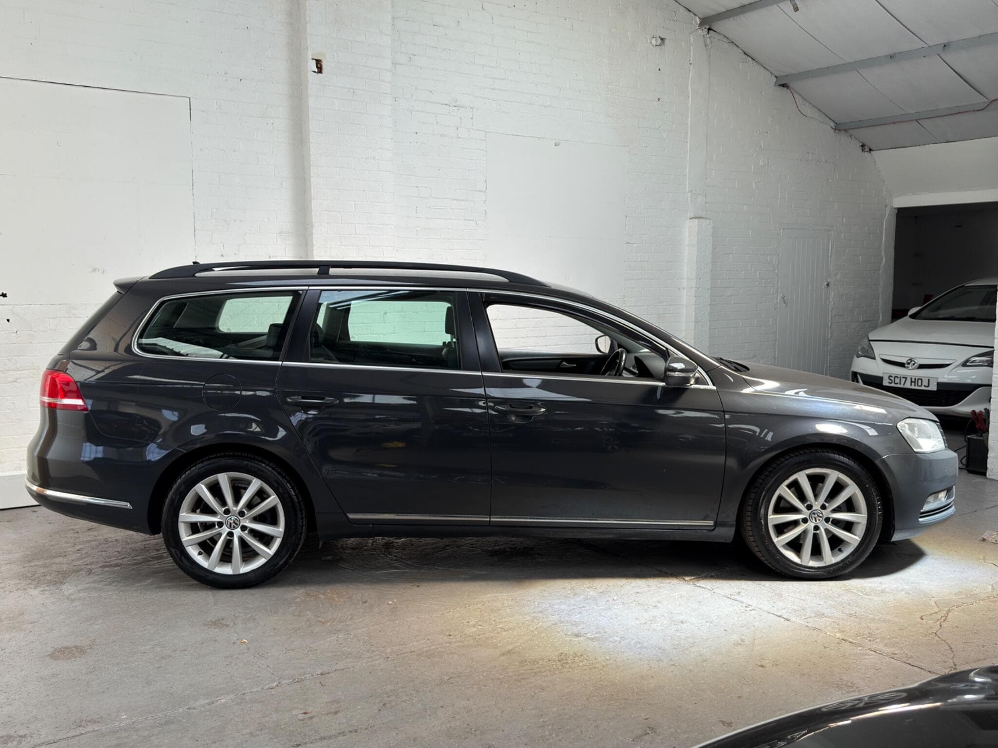 2014 Volkswagen Passat - Image 9