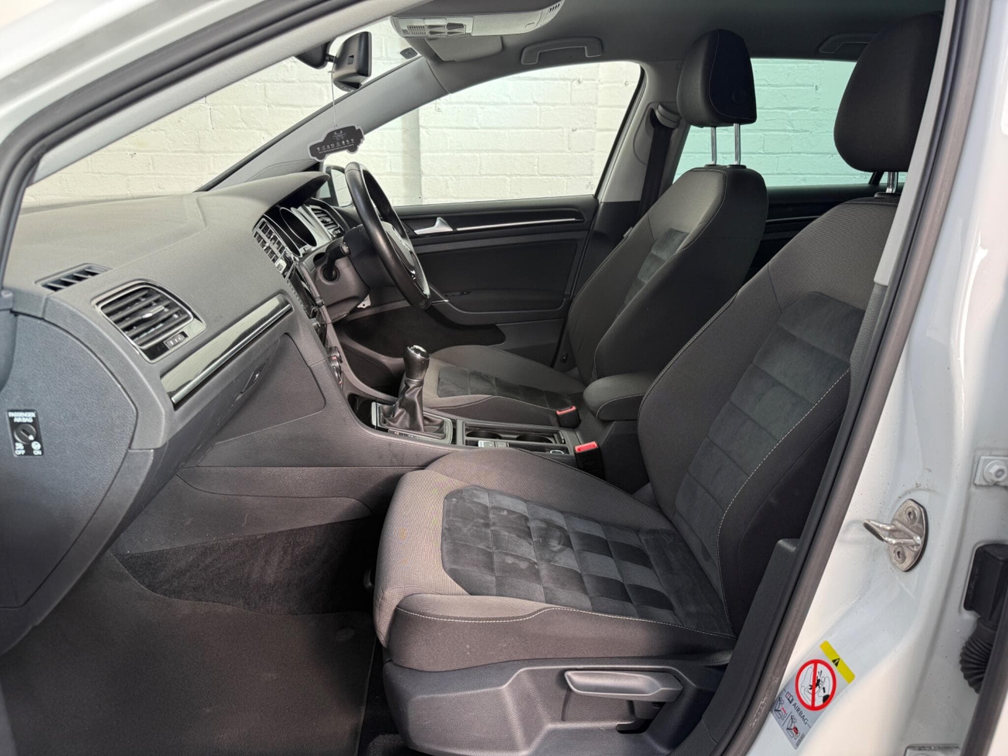 2014 Volkswagen Golf - Image 28