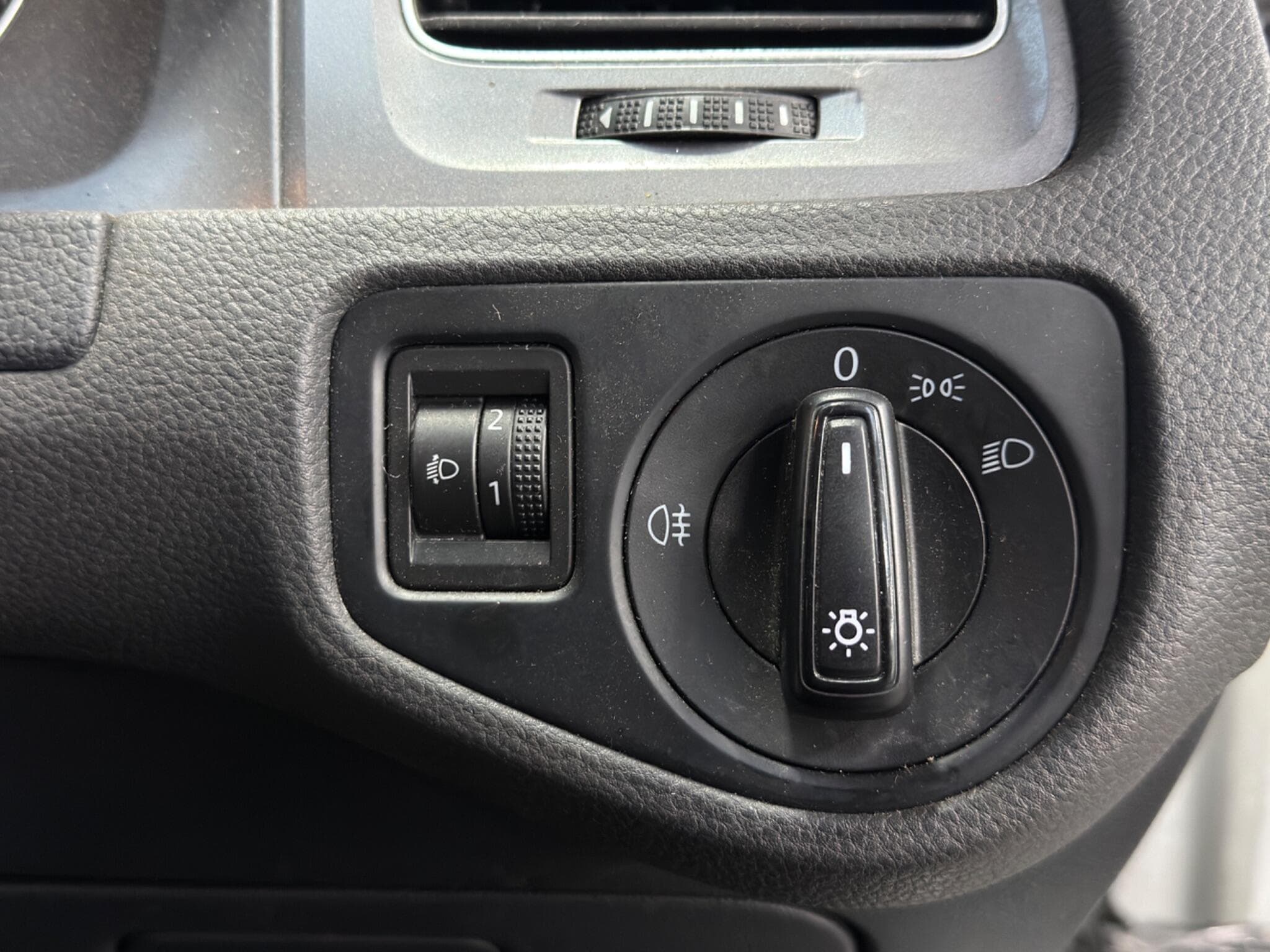 2013 Volkswagen Golf - Image 14