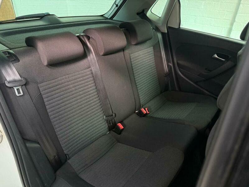 2014 Volkswagen Polo - Image 12