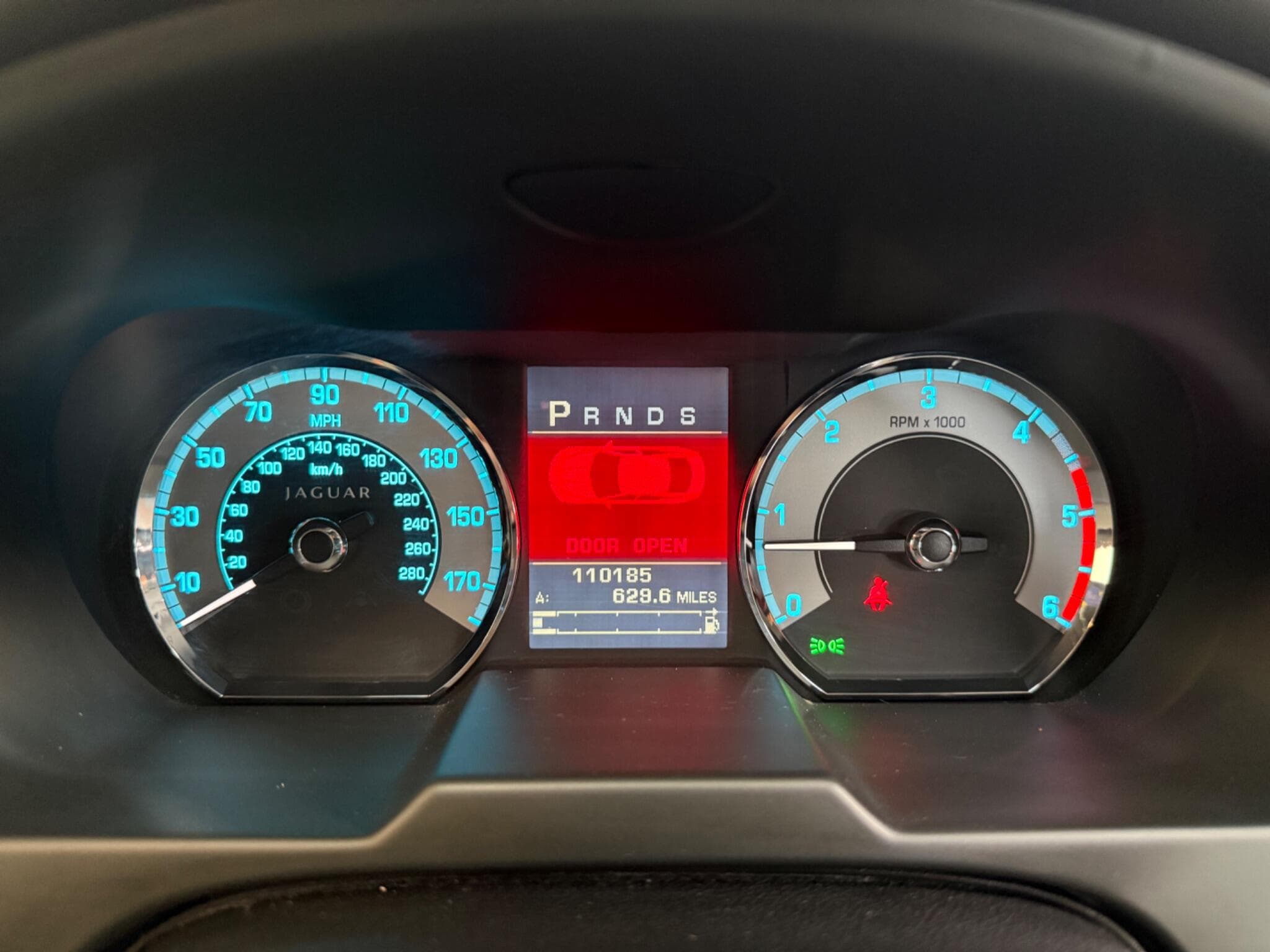 2011 Jaguar XF - Image 18