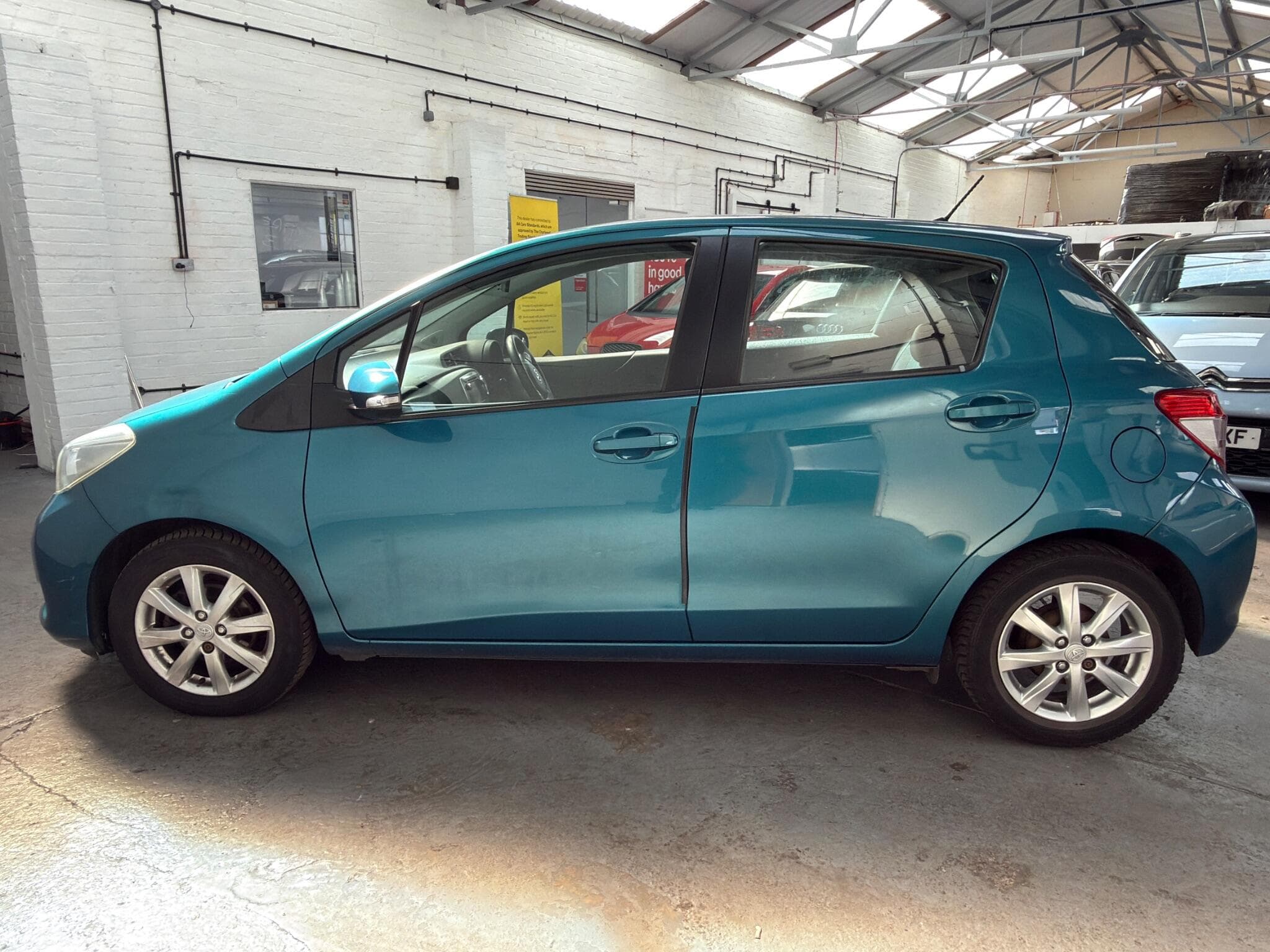 2013 Toyota Yaris - Image 9