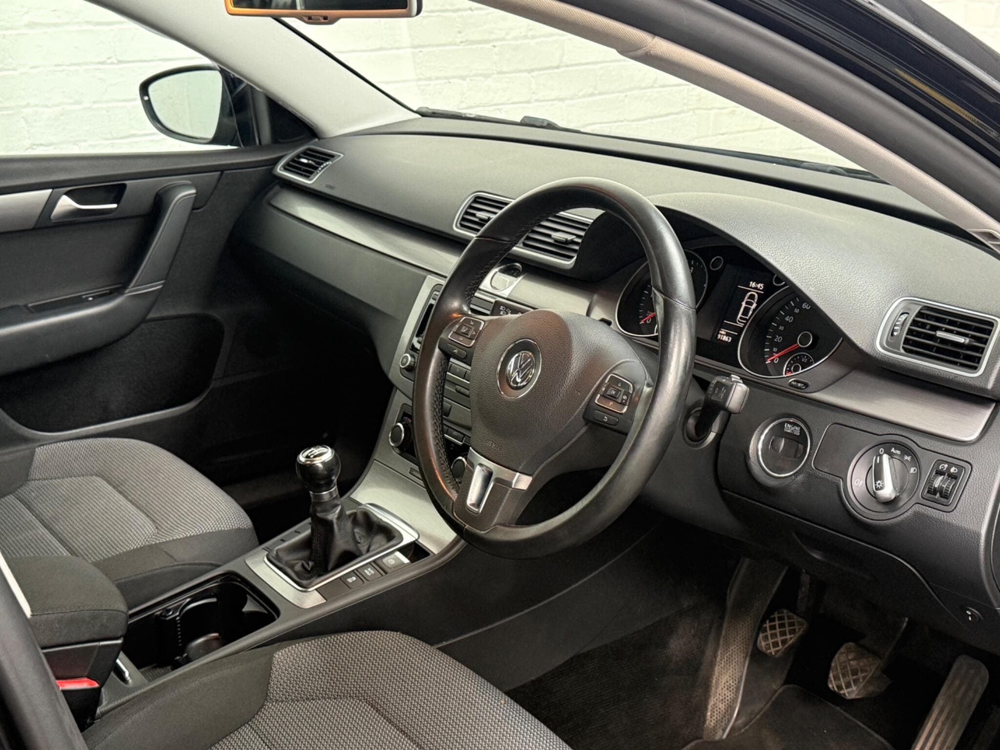 2012 Volkswagen Passat - Image 13