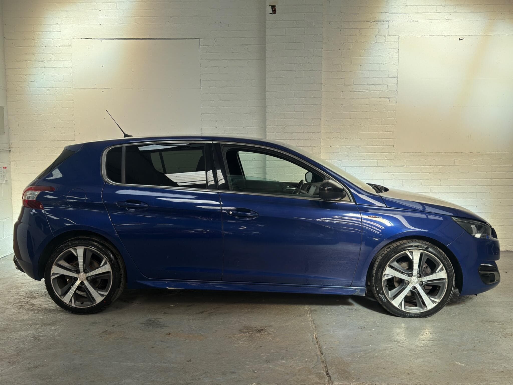 2015 Peugeot 308 - Image 11