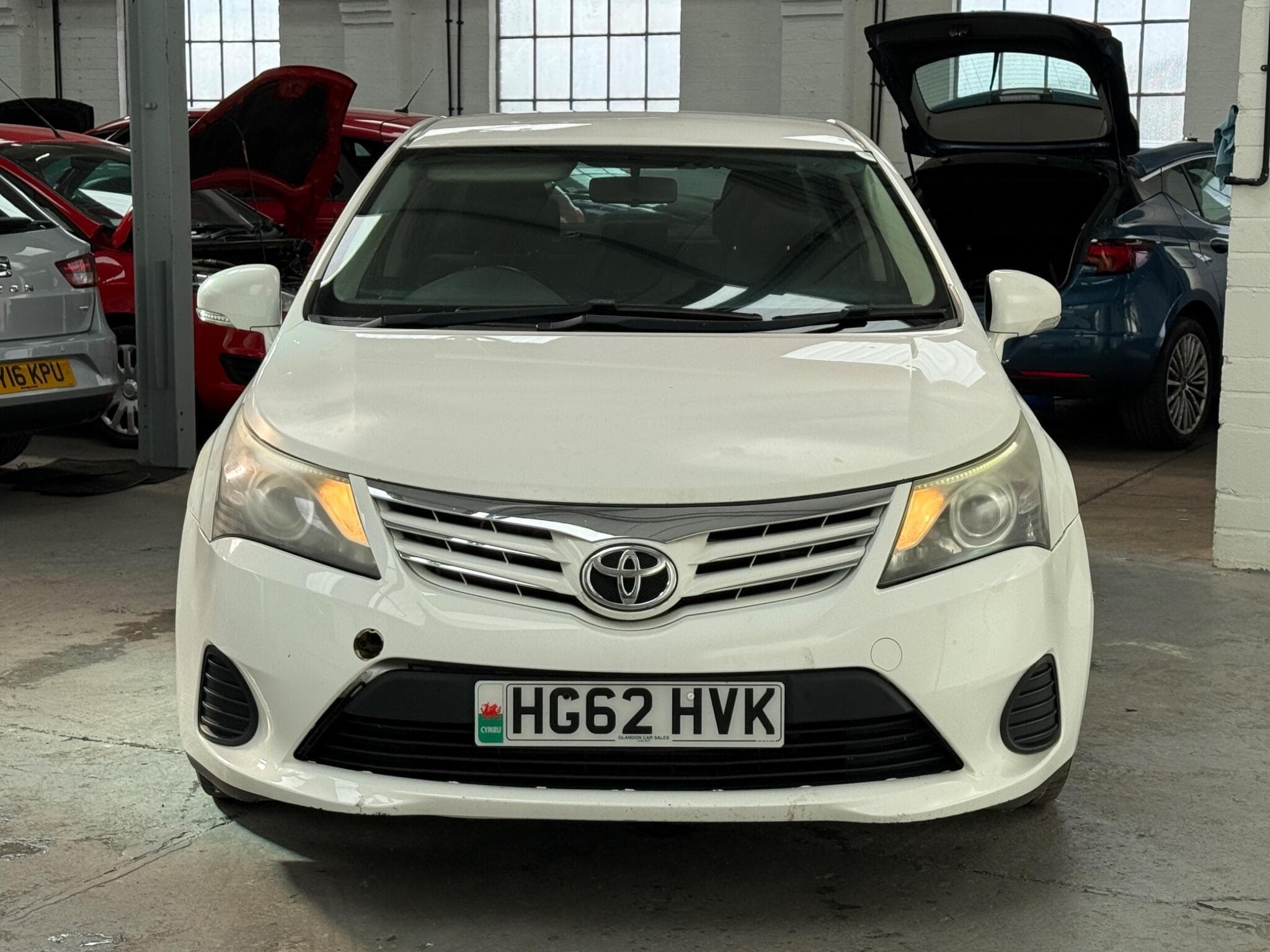 2012 Toyota Avensis - Image 2