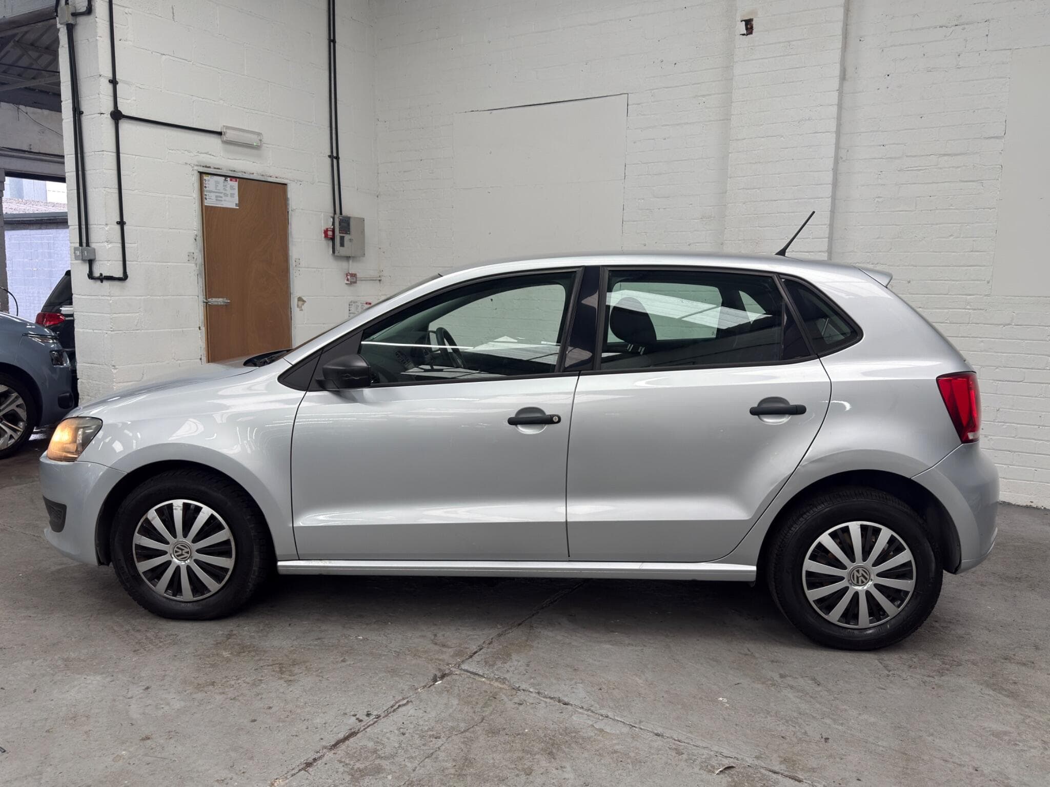 2014 Volkswagen Polo - Image 8