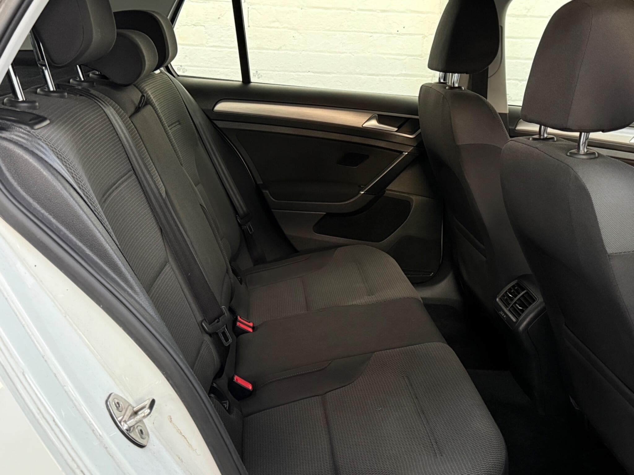 2014 Volkswagen Golf - Image 30