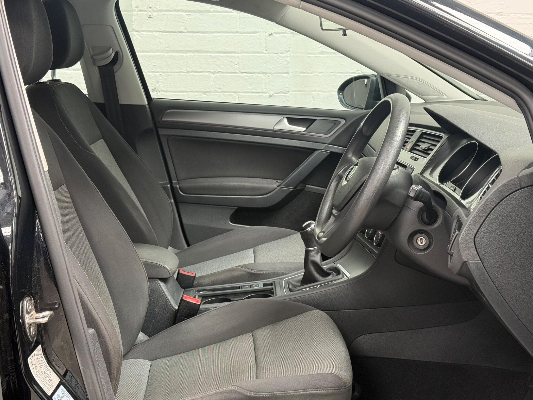 2015 Volkswagen Golf - Image 16