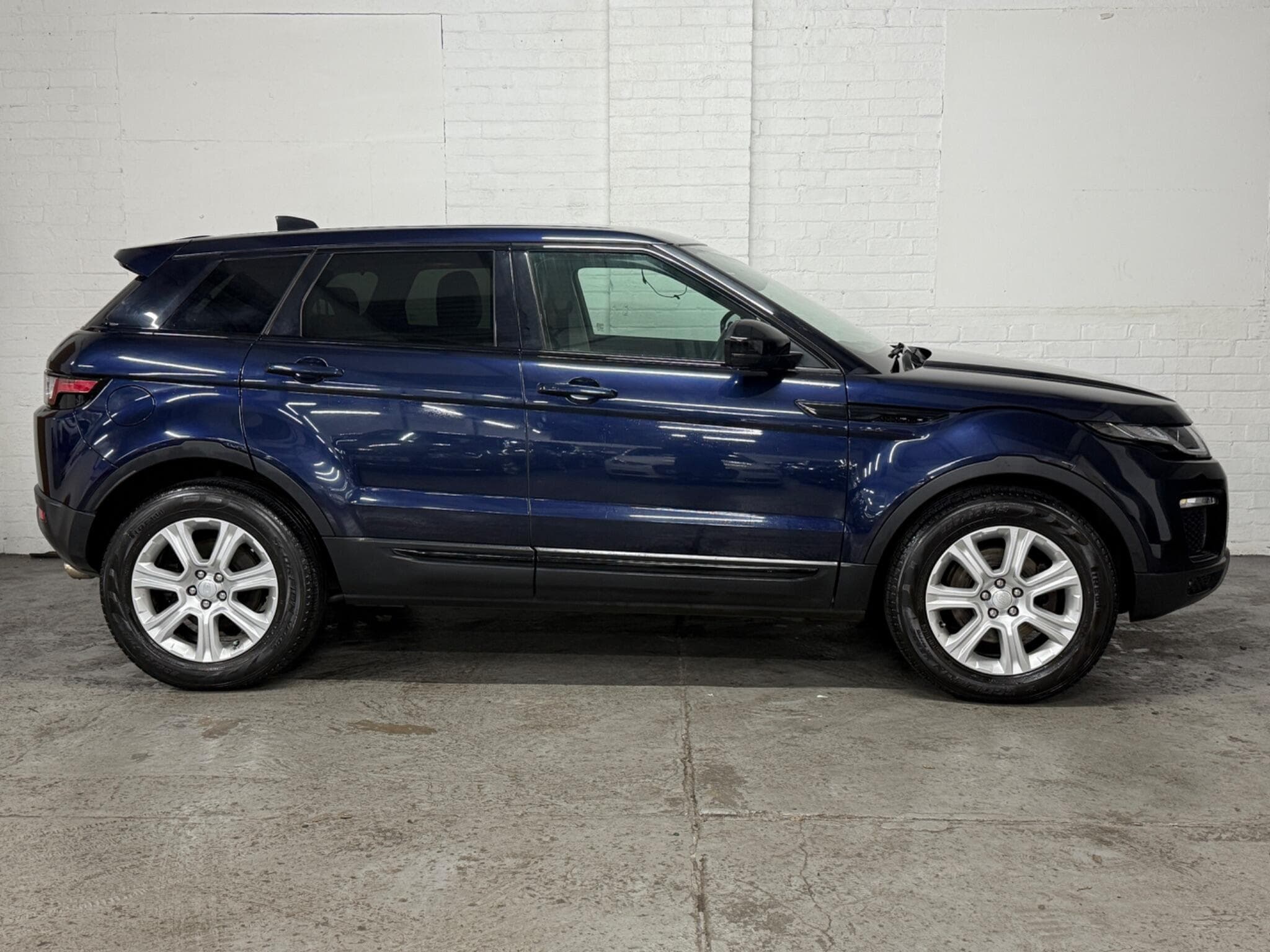 2017 Land Rover Range Rover Evoque - Image 9