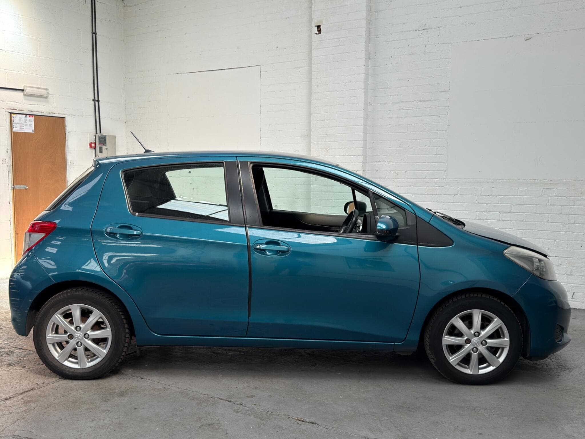 2013 Toyota Yaris - Image 12