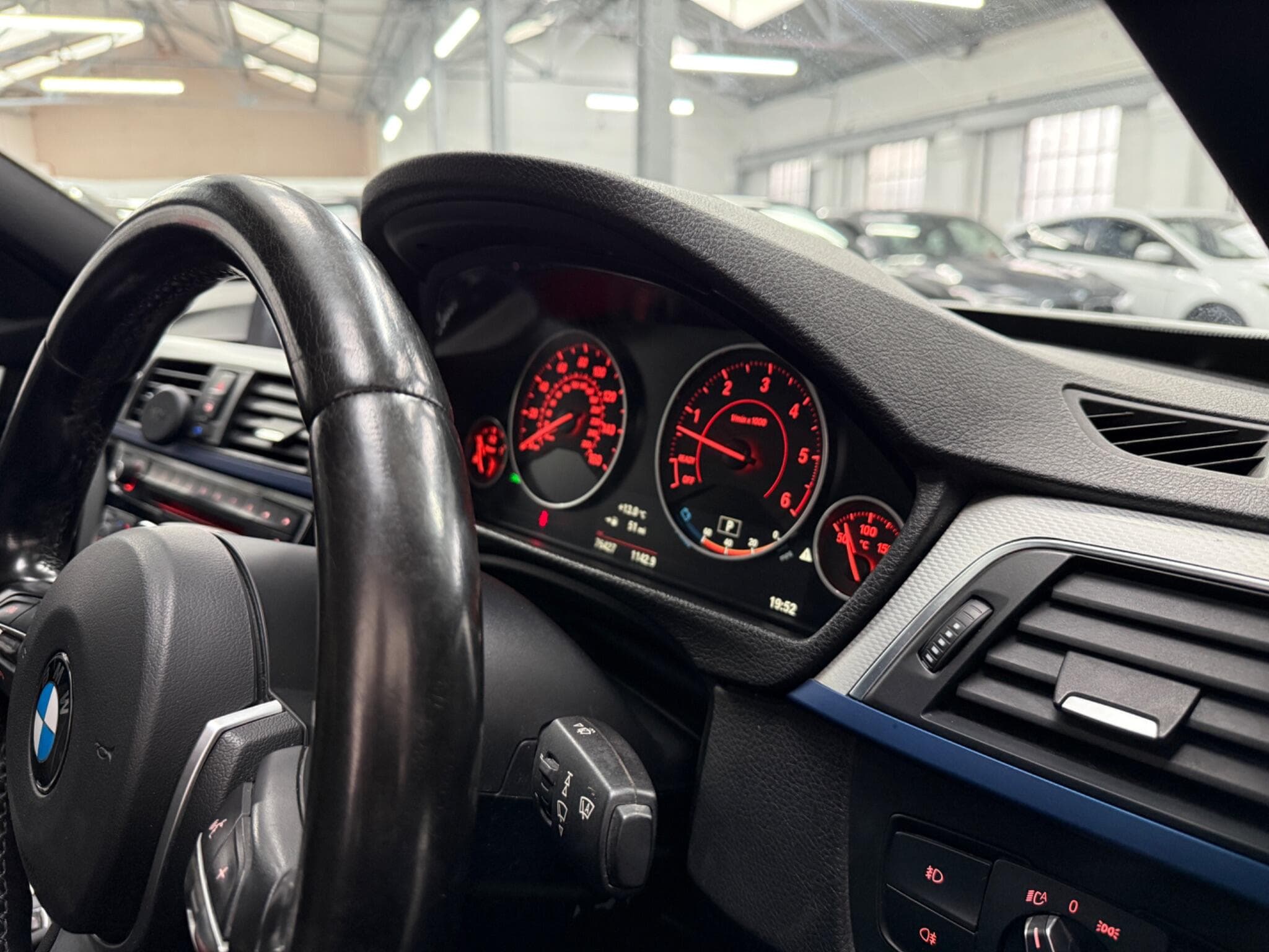 2015 BMW 3 Series - Image 16