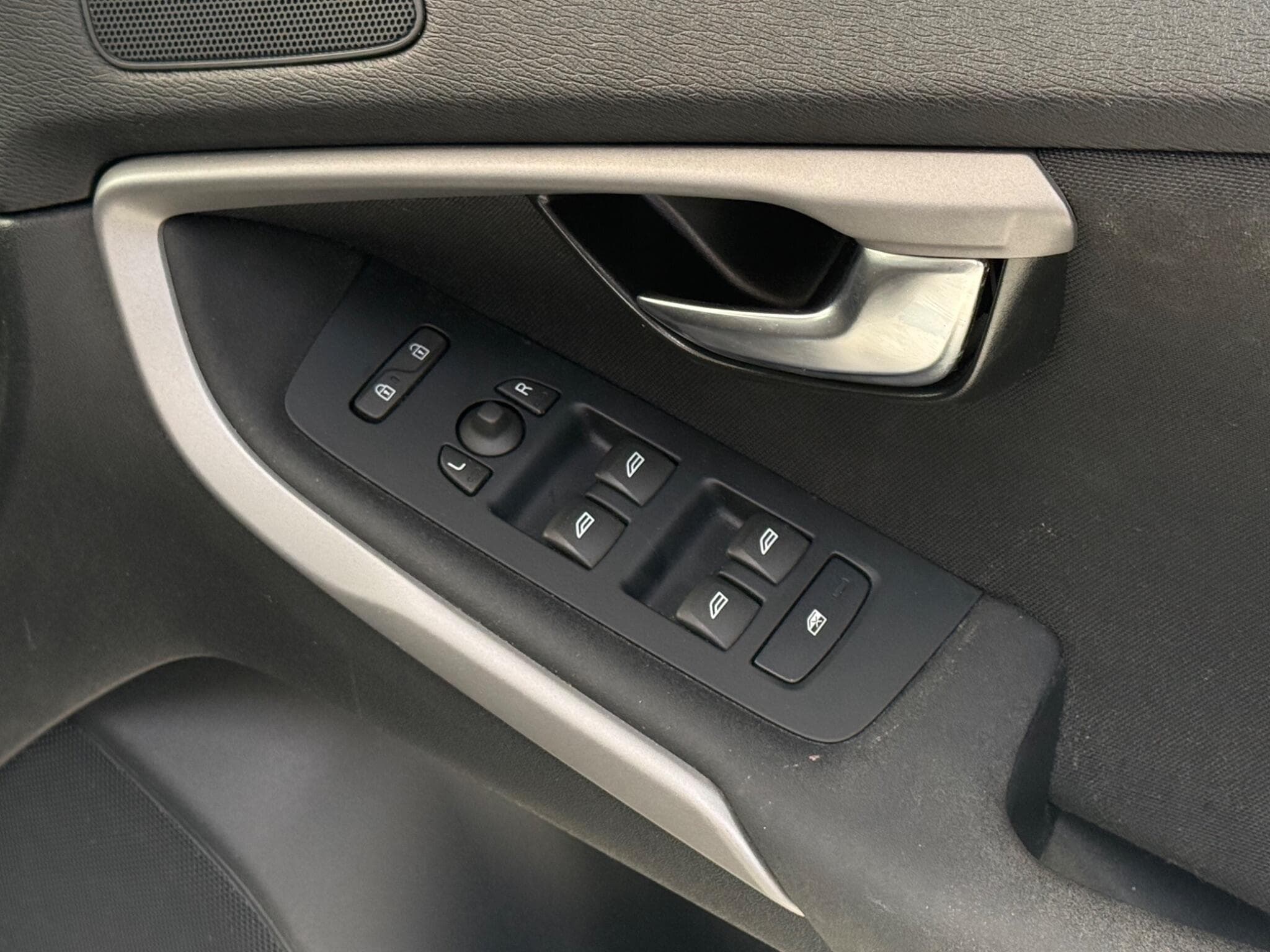 2015 Volvo V40 - Image 20