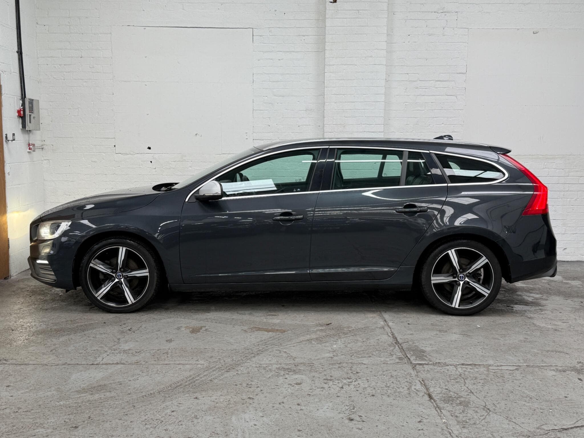 2016 Volvo V60 - Image 7