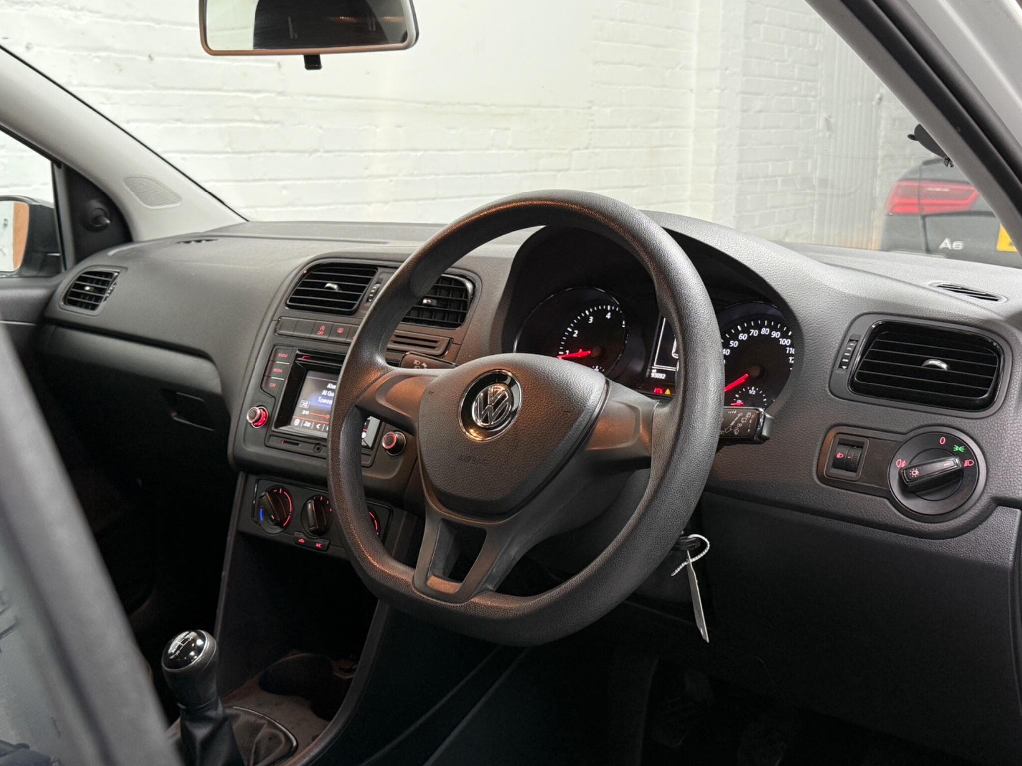 2014 Volkswagen Polo - Image 12