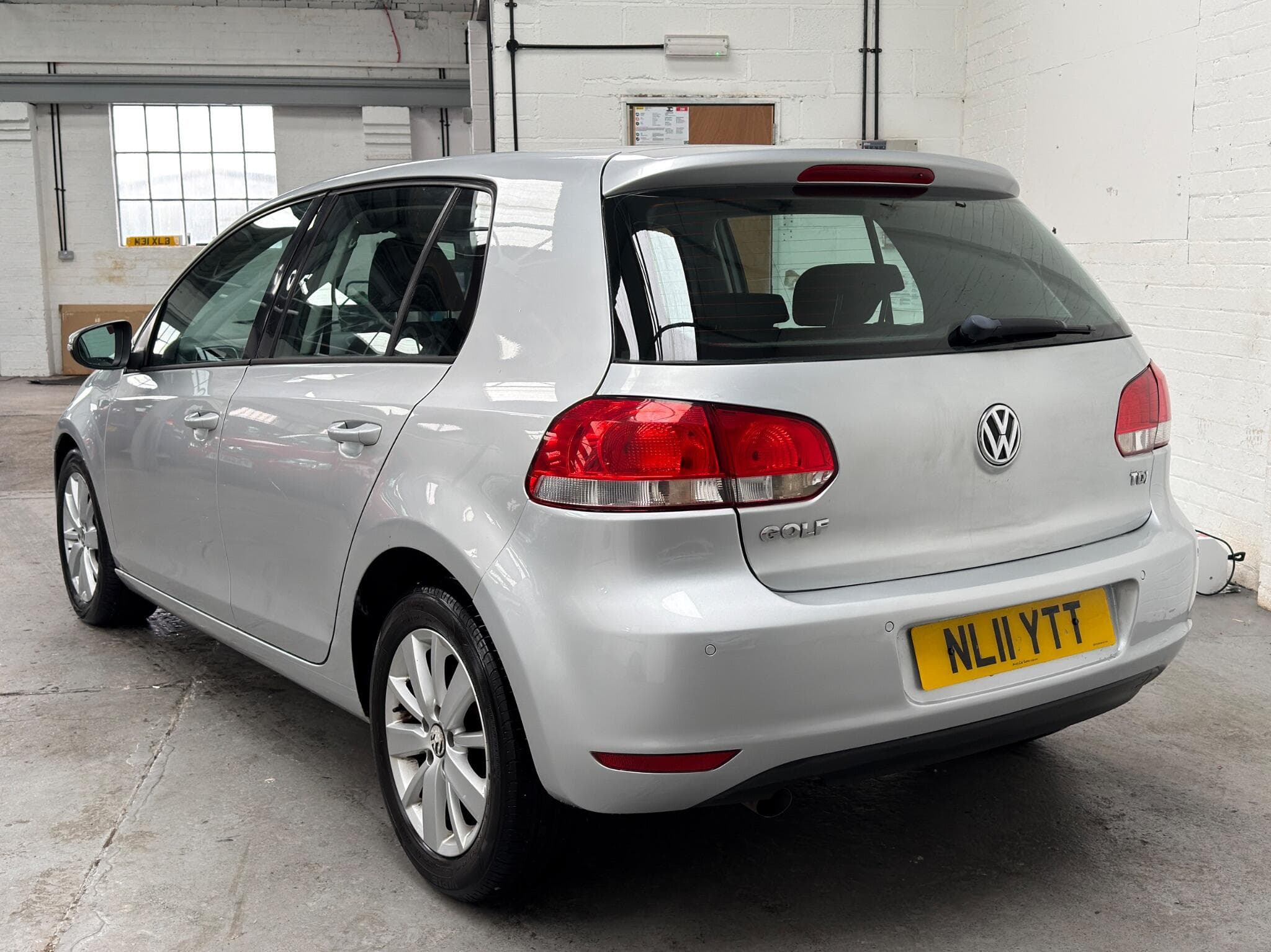 2011 Volkswagen Golf - Image 4