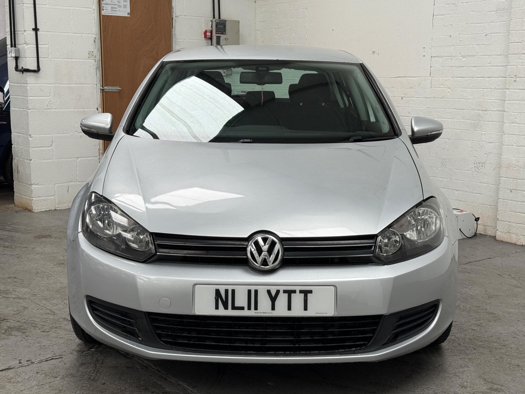2011 Volkswagen Golf - Image 2