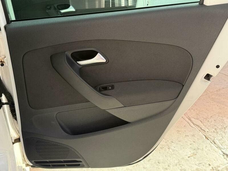 2014 Volkswagen Polo - Image 10