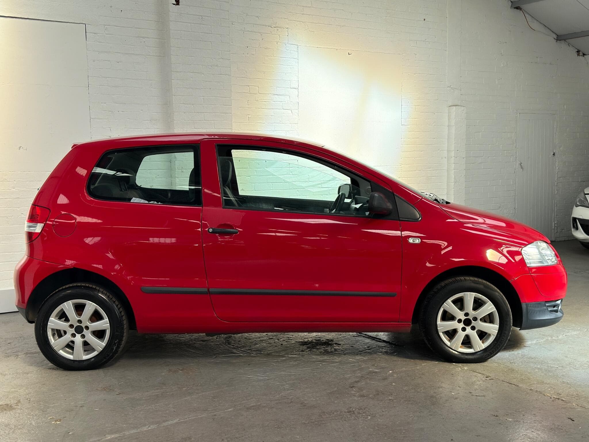 2006 Volkswagen Fox - Image 5