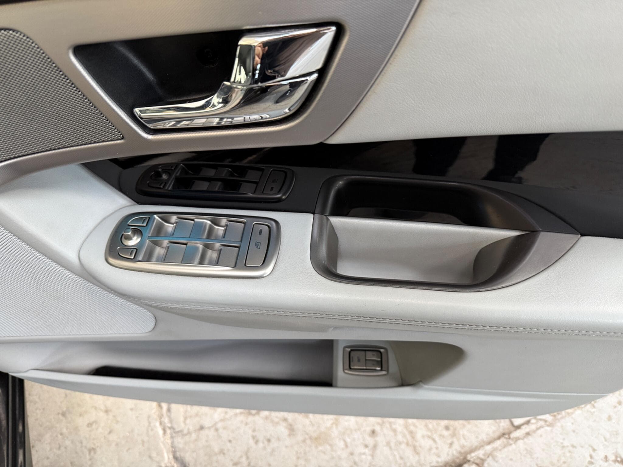 2011 Jaguar XF - Image 27