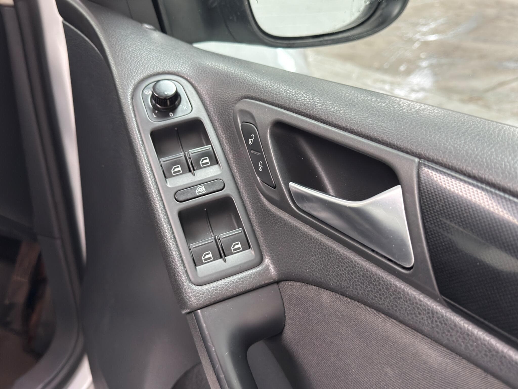 2011 Volkswagen Golf - Image 17