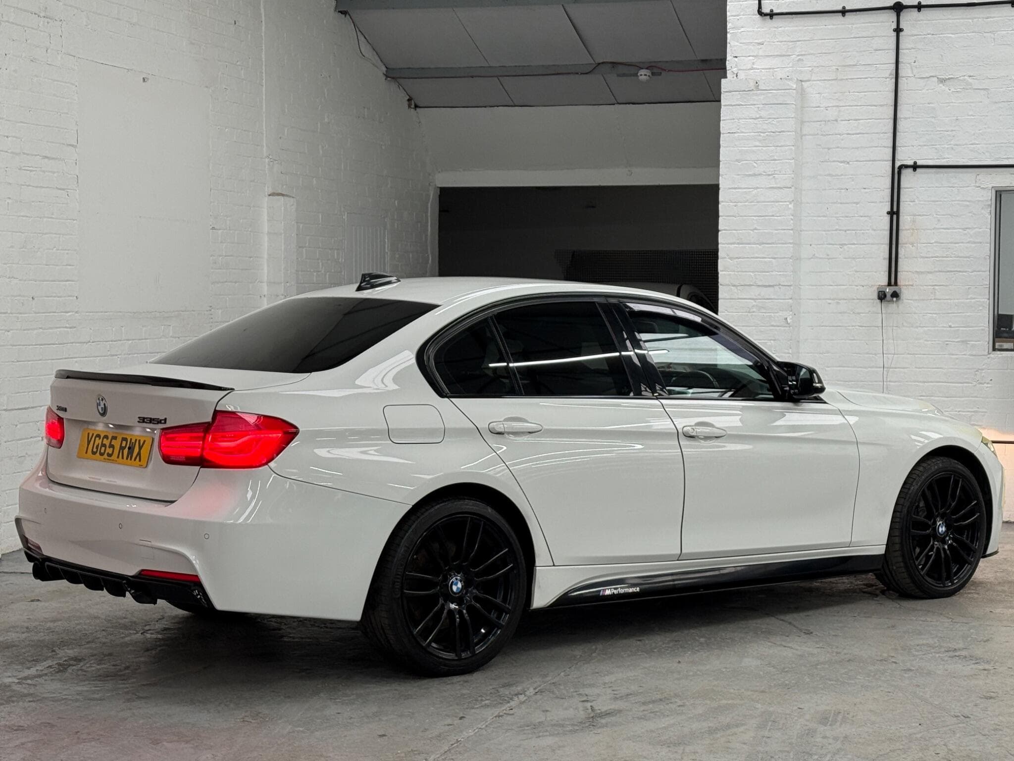 2015 BMW 3 Series - Image 14