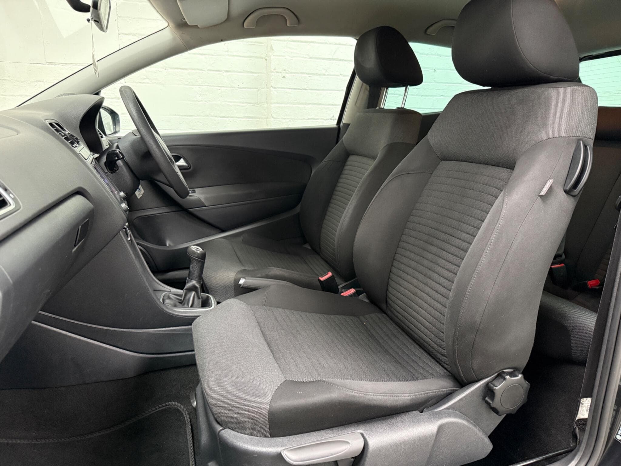 2012 Volkswagen Polo - Image 15