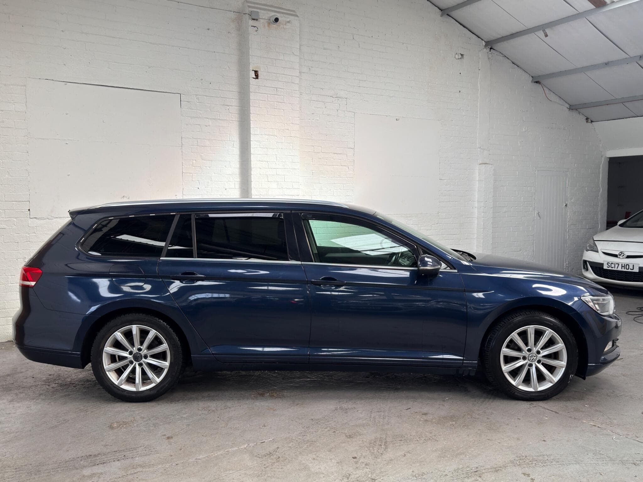 2015 Volkswagen Passat - Image 10